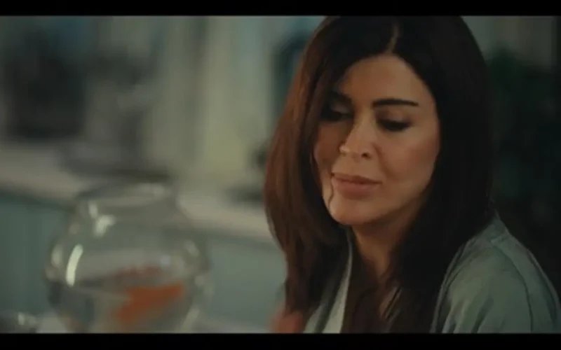 ملخص أحداث الحلقة 7 من مسلسل اللون الأزرق.. نجاح حمزة في السباحة